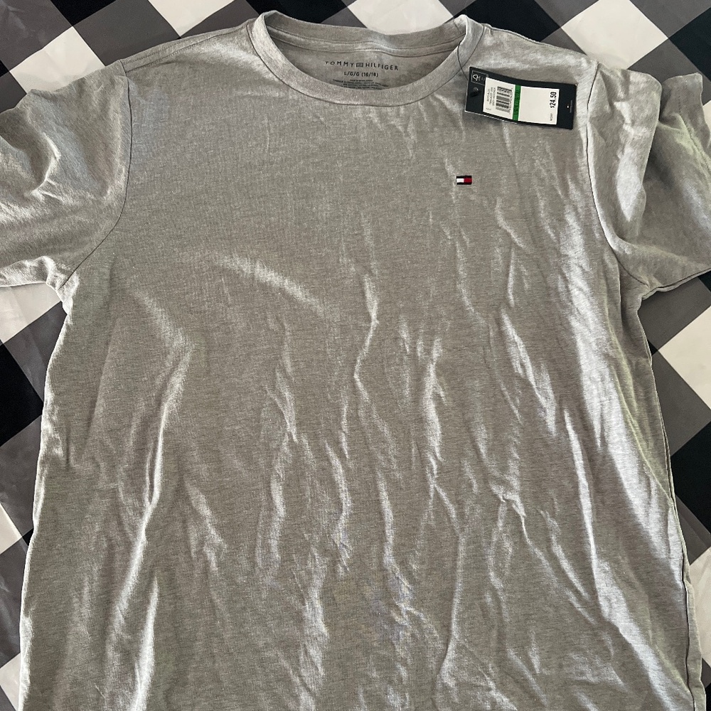 Boys Tommy Hilfiger tee shirt 16-18
